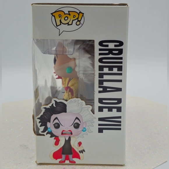 Funko POP! Disney Ursula with Cruella De Vil Exclusive 2 Pack Vinyl Figures - Picture 4 of 8